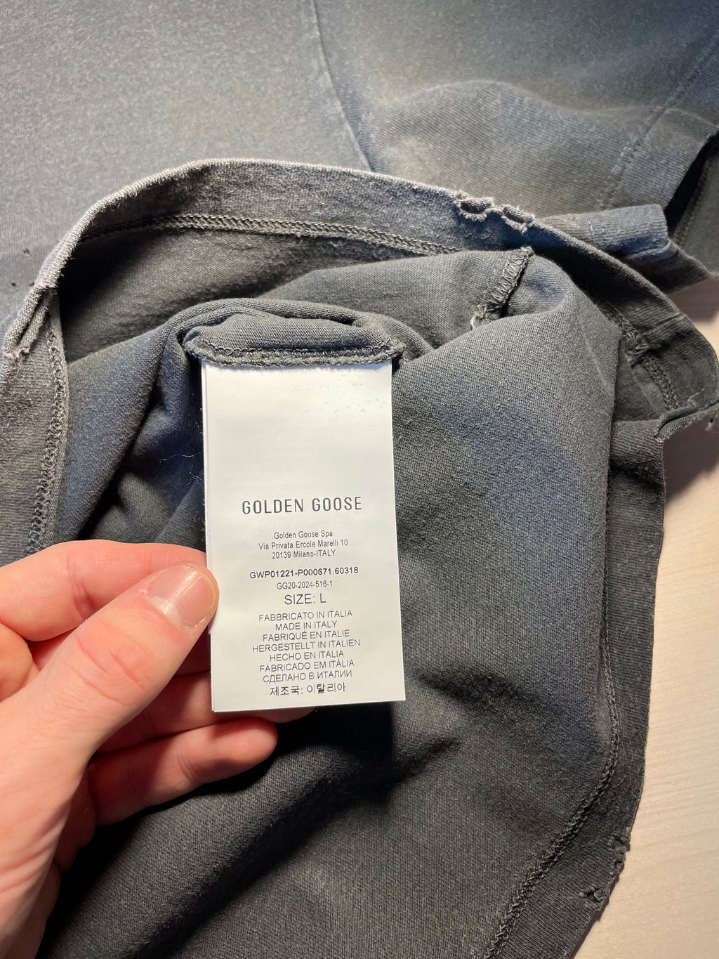 Maglia Golden Goose grigia trattamento distressed scritta Golden