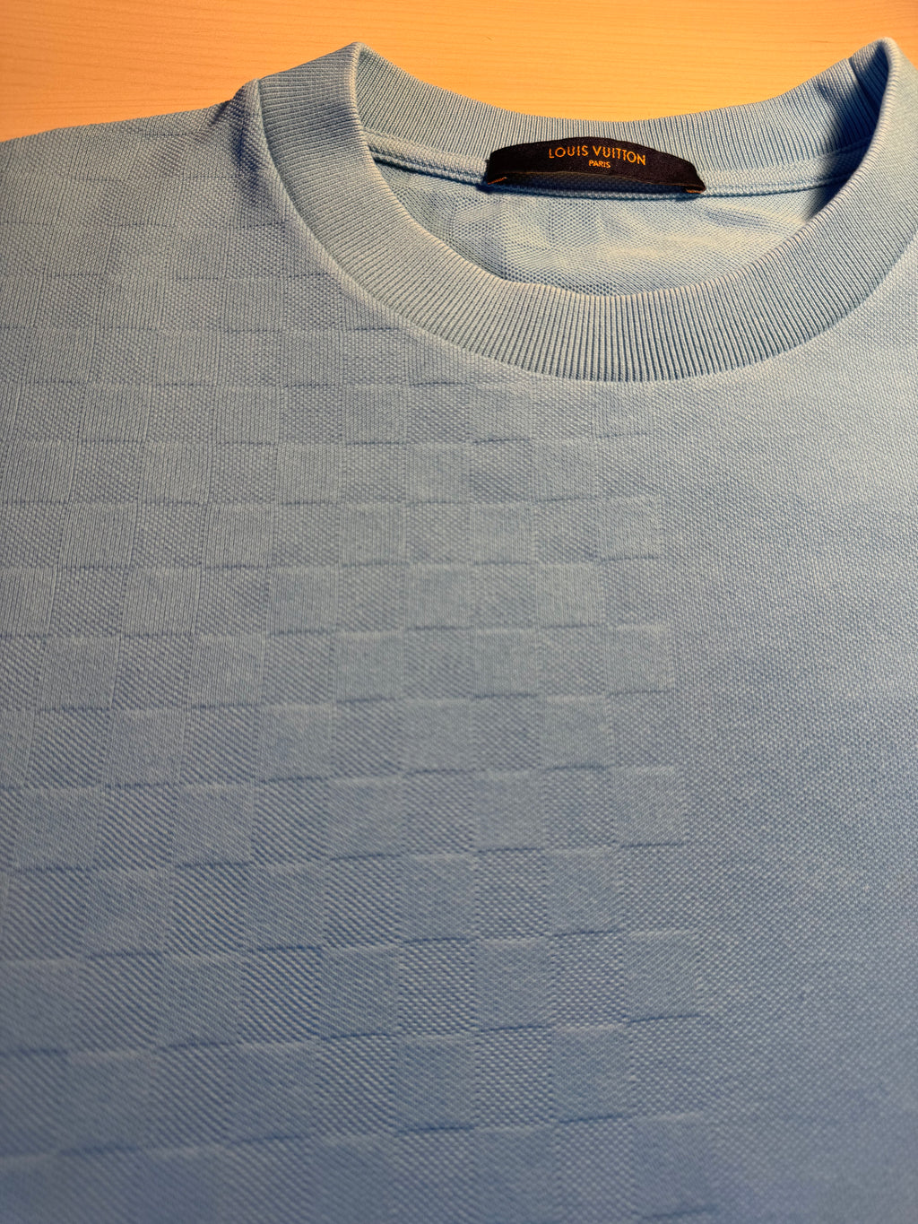 Maglia Louis Vuitton azzurra con taschino Damier