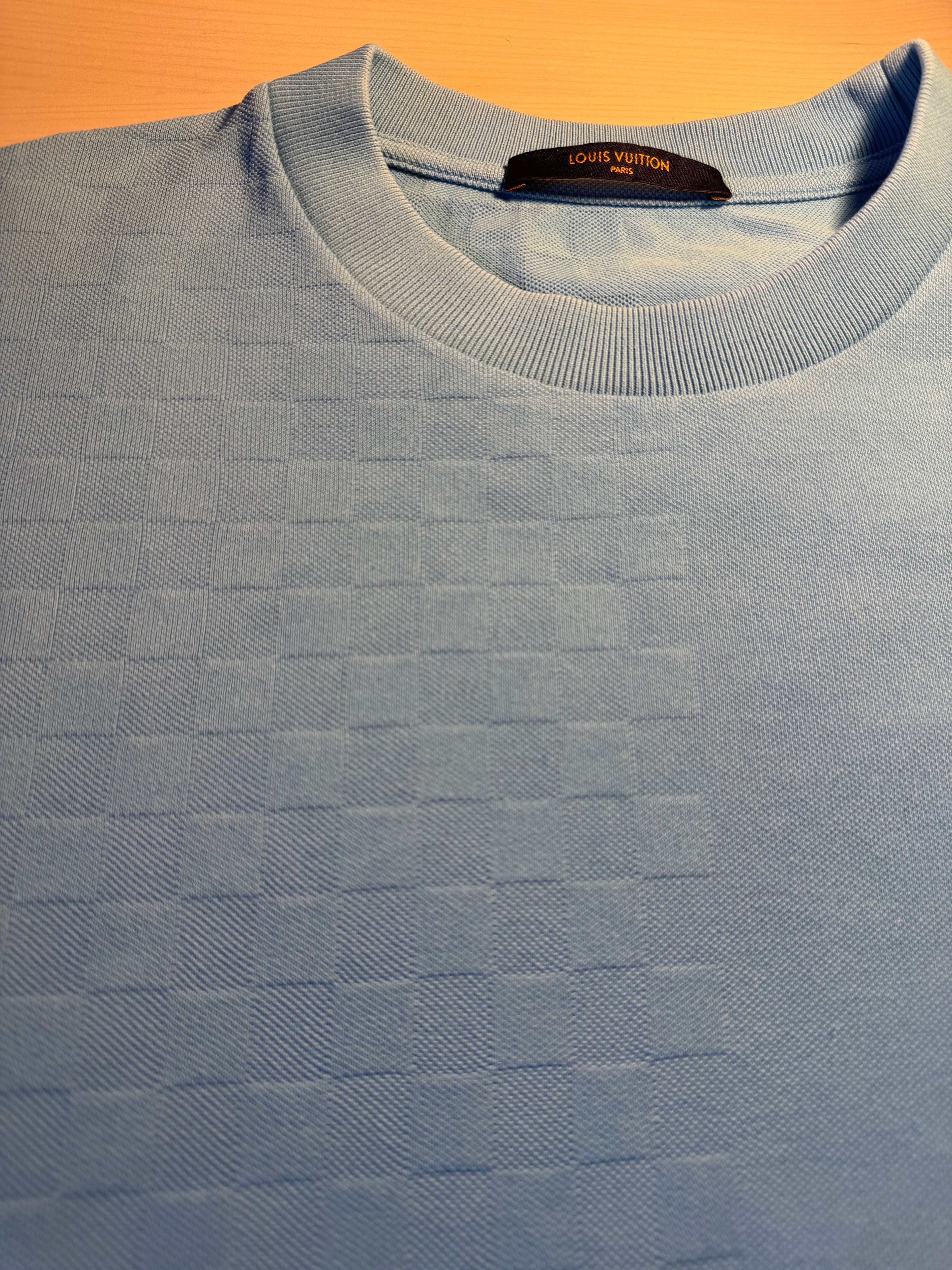 Maglia Louis Vuitton azzurra con taschino Damier