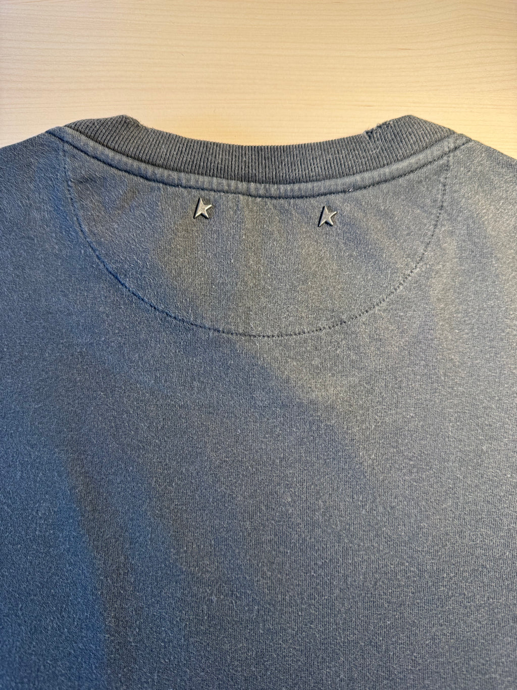 Maglia Golden Goose grigia trattamento distressed scritta Golden