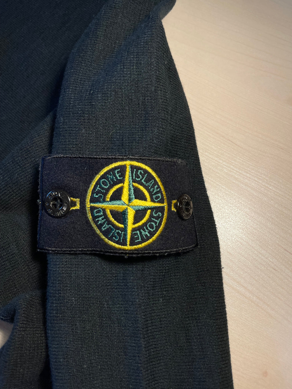Felpa Stone Island con zip verde scuro