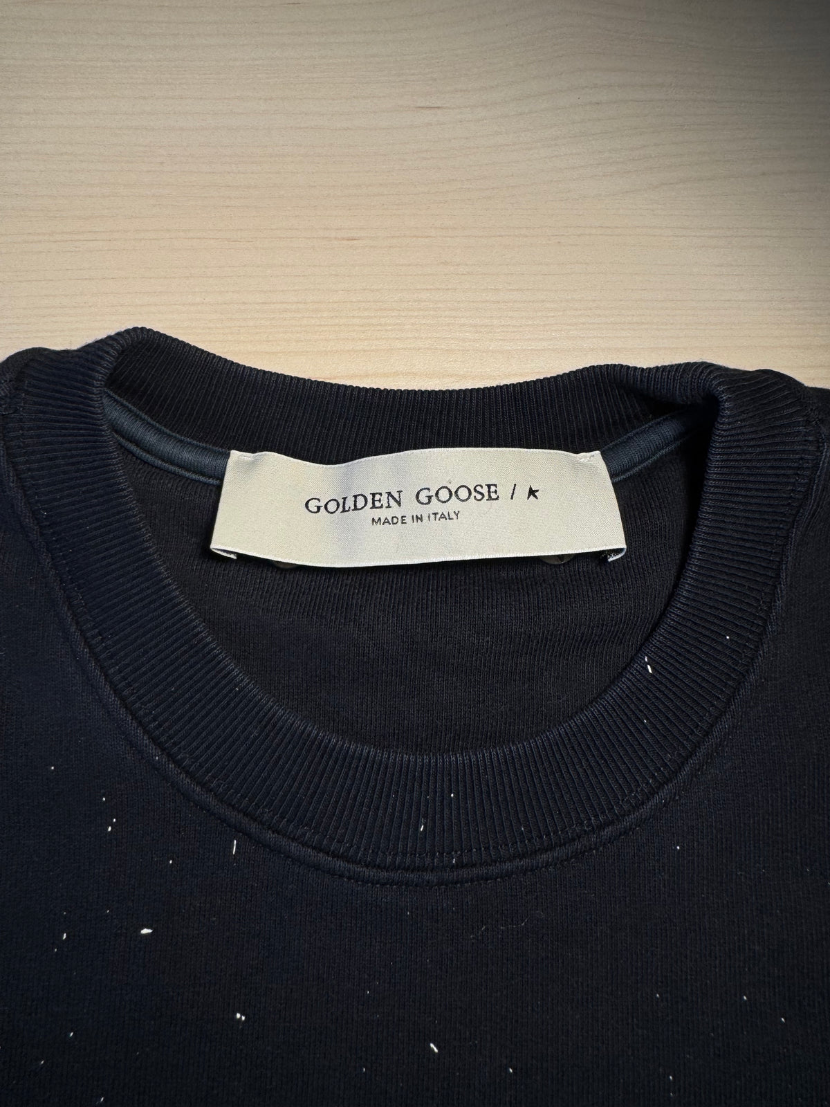 Felpa Golden Goose nera scritta "Golden" con pittura