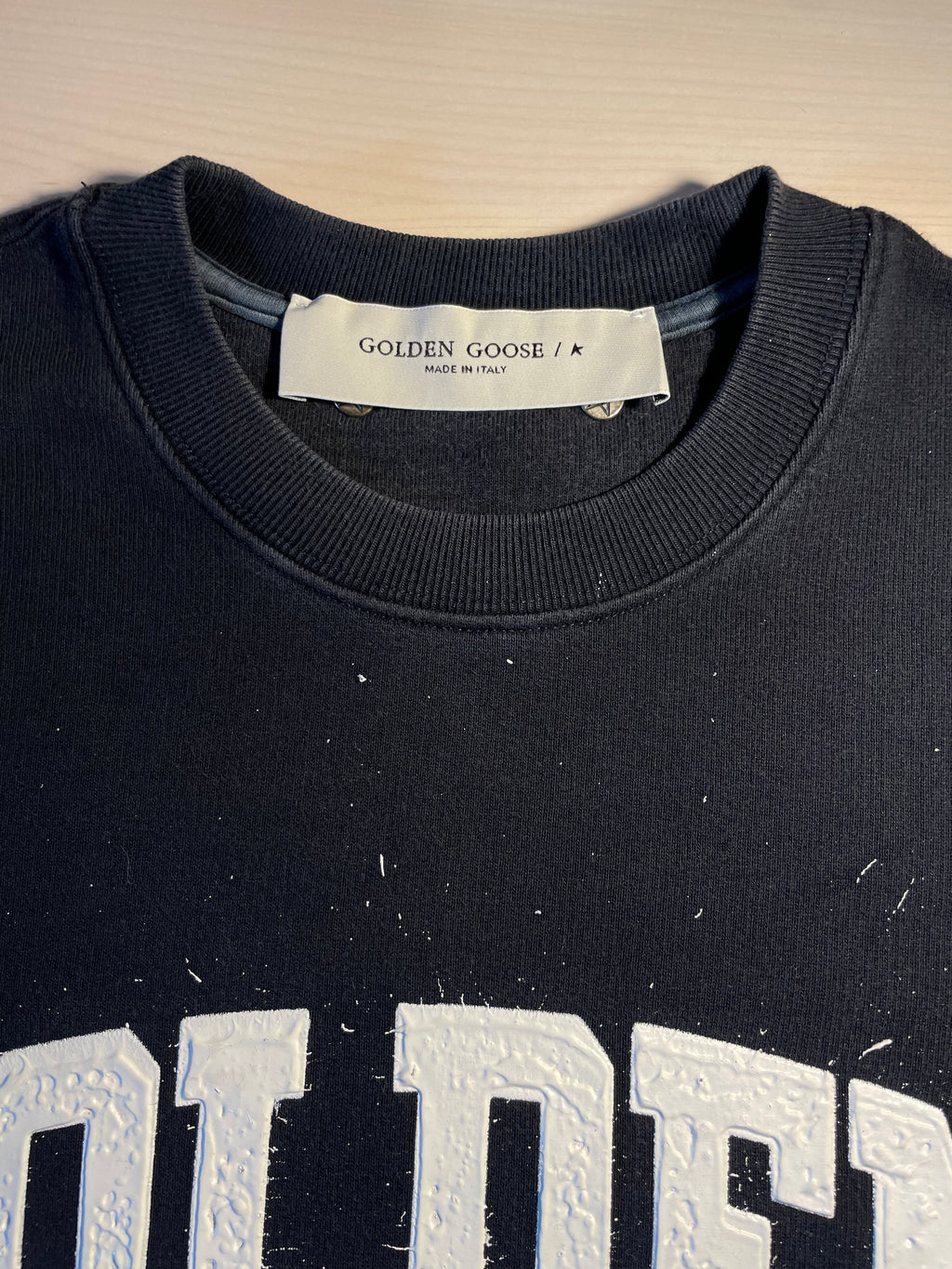 Felpa Golden Goose nera scritta "Golden" con pittura