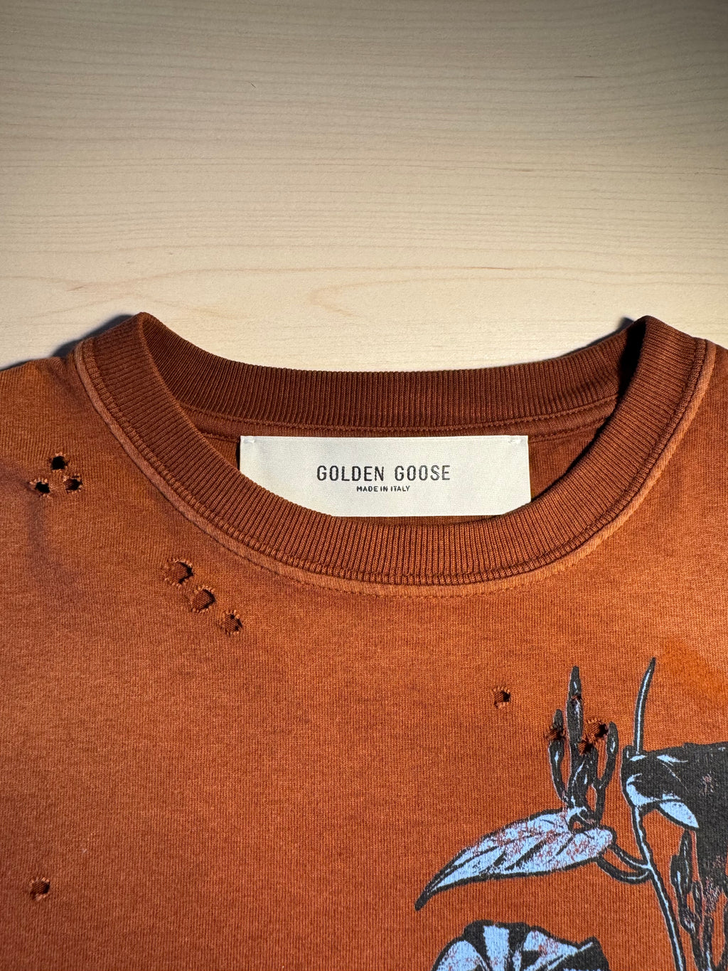 Maglia Golden Goose bordeaux scritta "Golden" azzurra