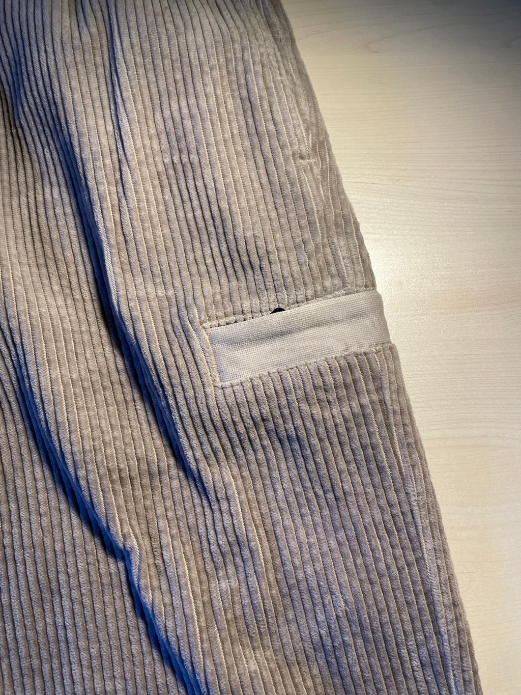 Pantaloni beige in velluto a coste Stone Island