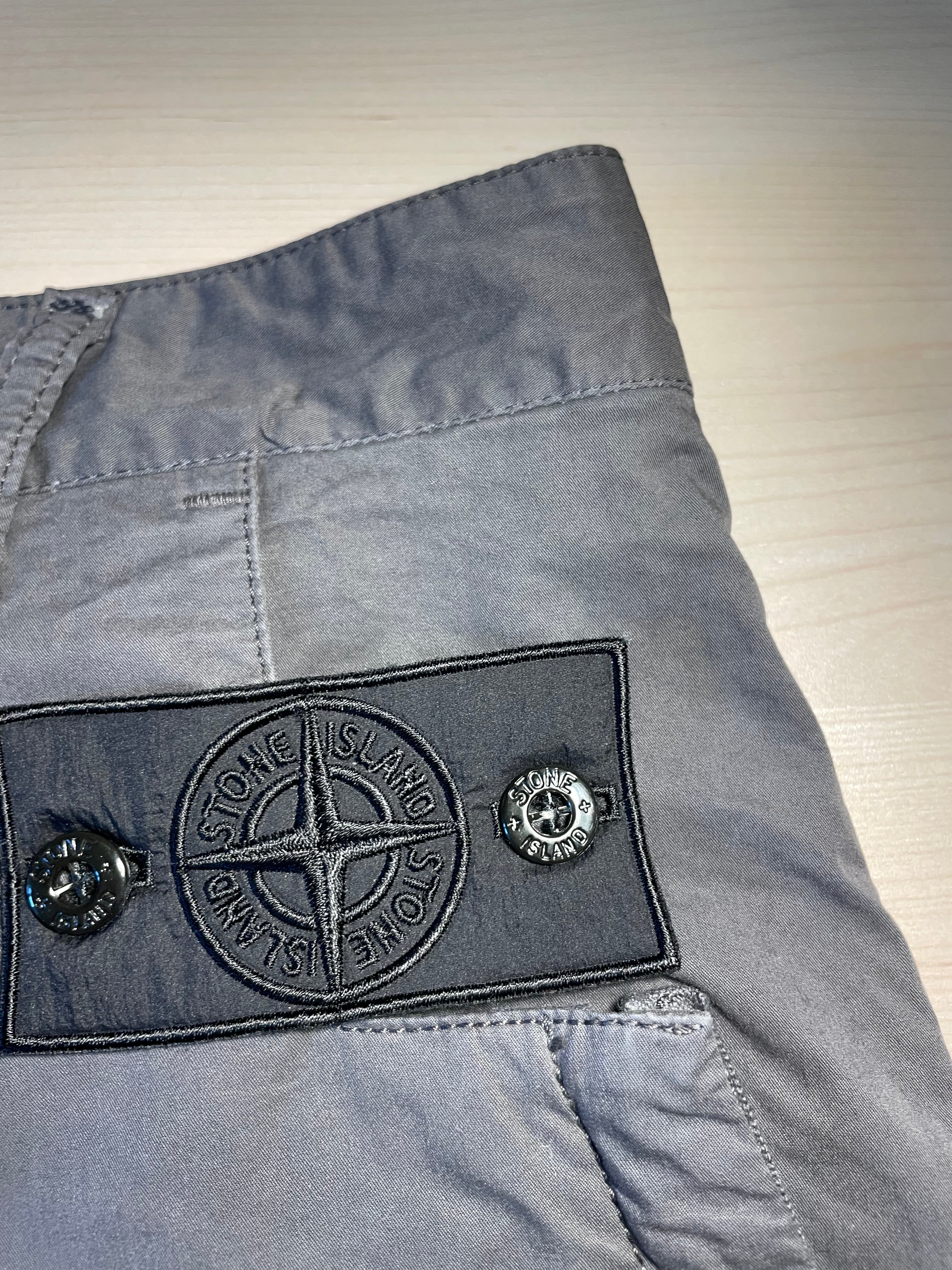 Pantaloni Stone Island Shadow Project cargo grigi