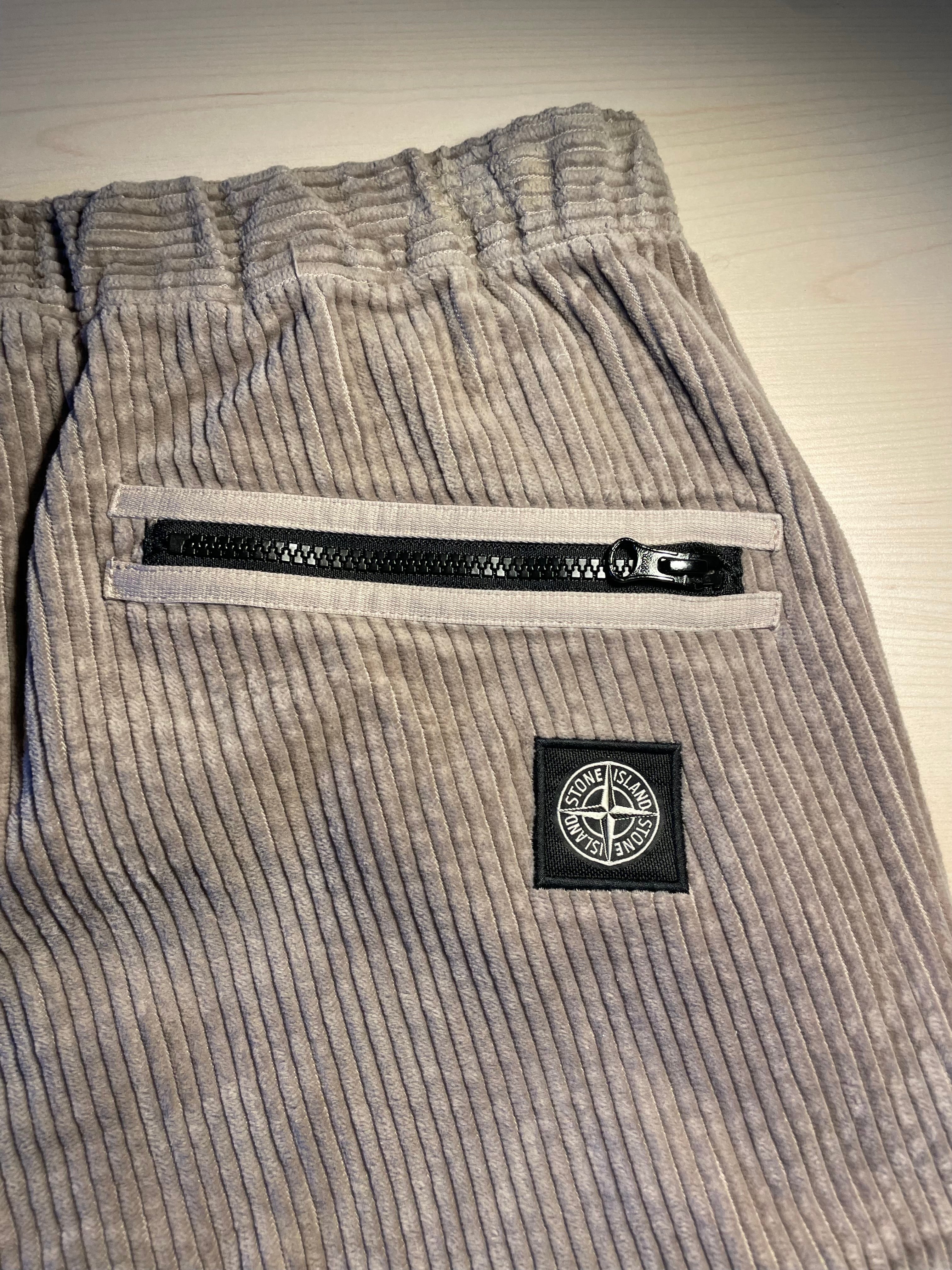 Pantaloni beige in velluto a coste Stone Island