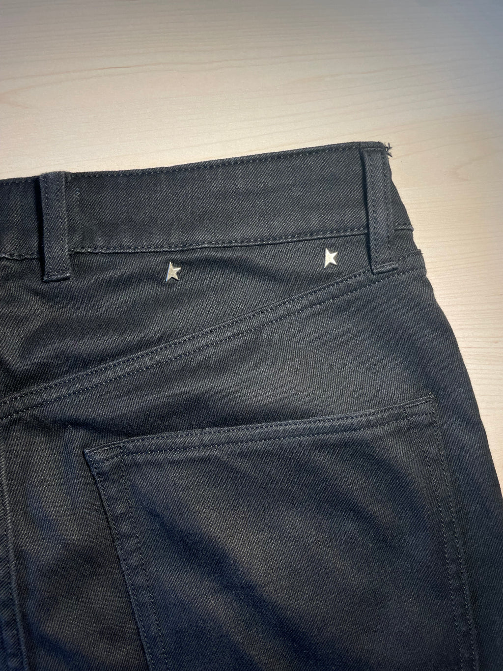 Jeans Golden Goose con patch neri