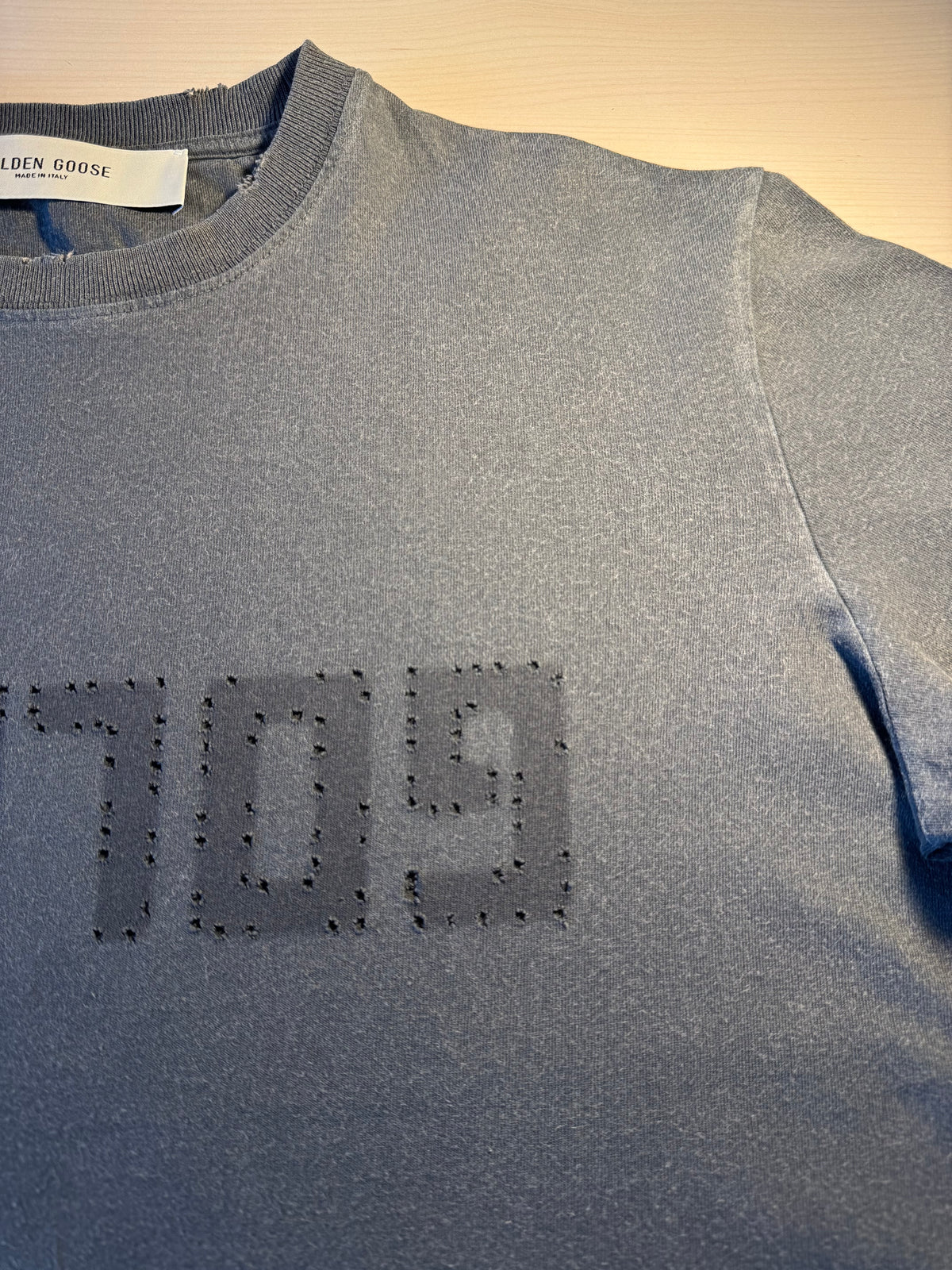 Maglia Golden Goose grigia trattamento distressed scritta Golden