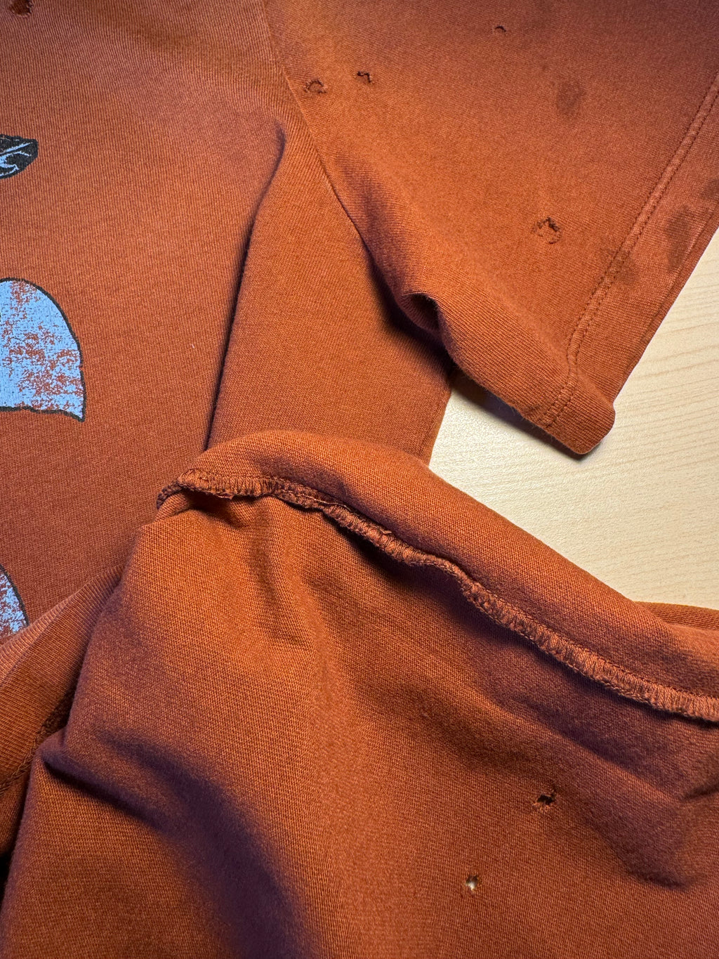 Maglia Golden Goose bordeaux scritta "Golden" azzurra