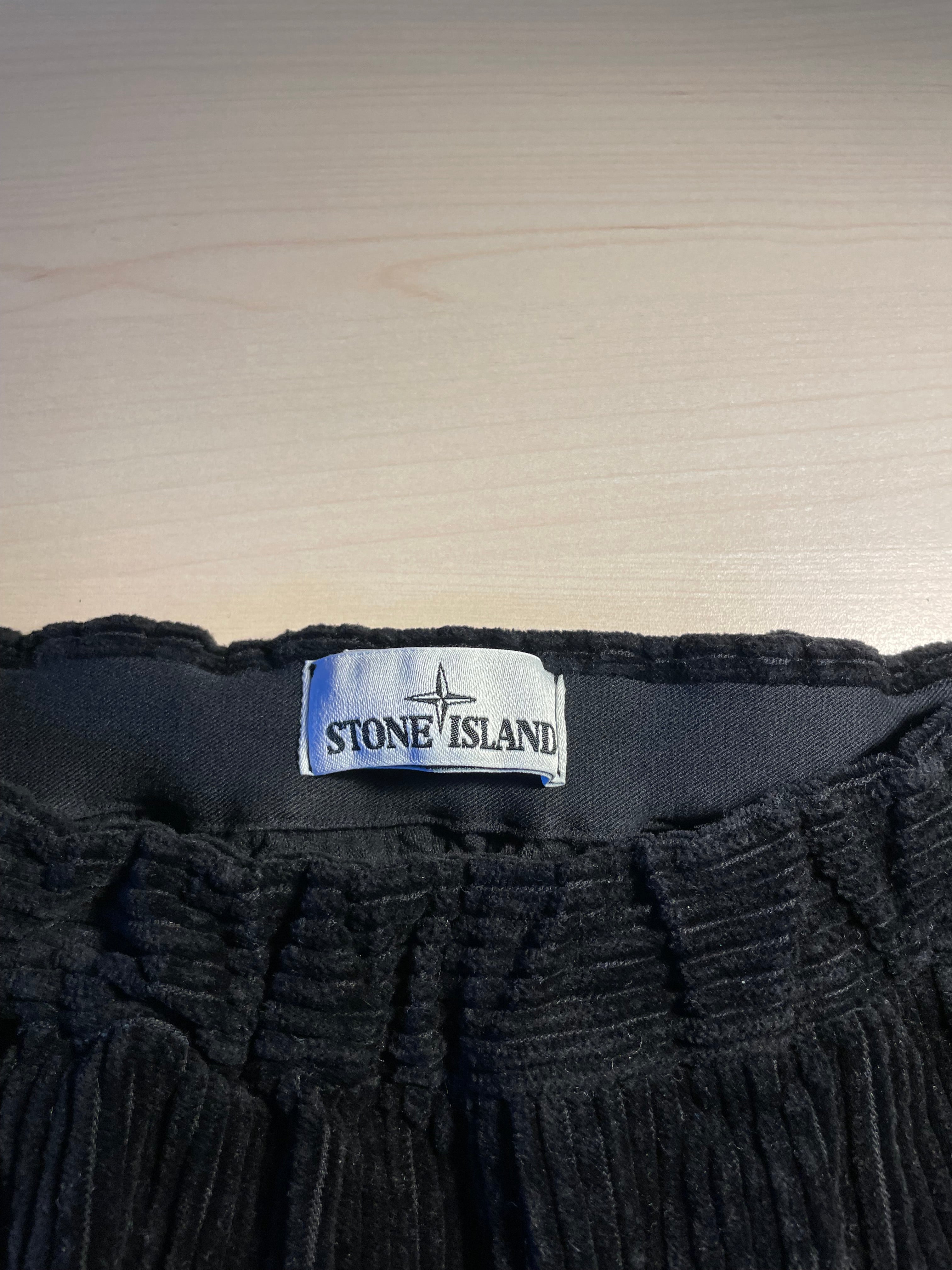 Pantaloni Stone Island neri in velluto