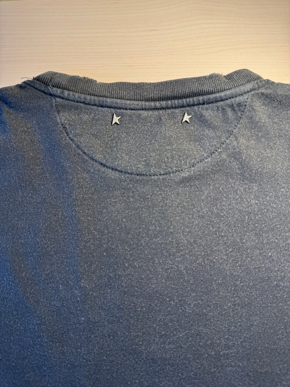 Maglia Golden Goose grigia trattamento distressed scritta Golden