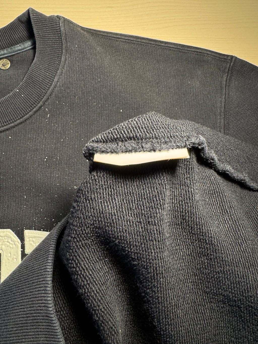 Felpa Golden Goose nera scritta "Golden" con pittura