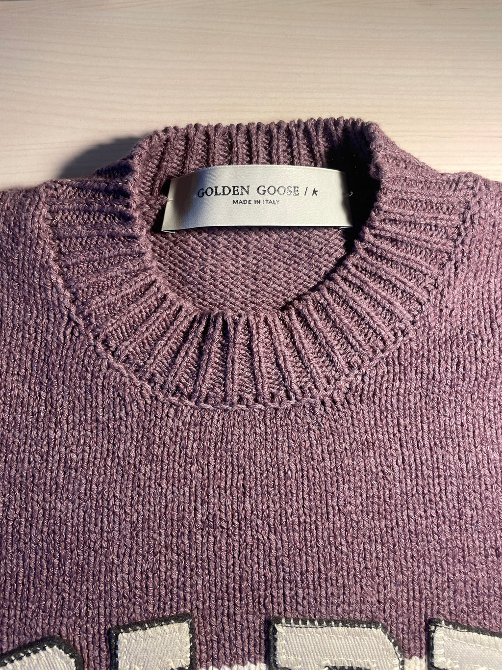 Maglione Golden Goose rosa lino scritta "Golden"
