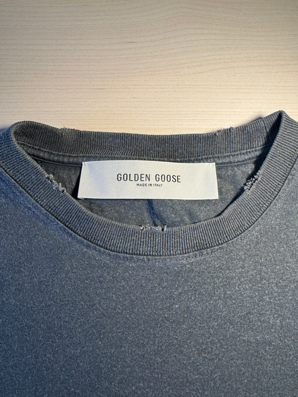 Maglia Golden Goose grigia trattamento distressed scritta Golden