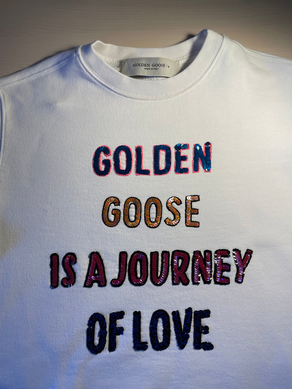 Felpa Golden Goose bianca "Is a Journey of Love" con paillettes