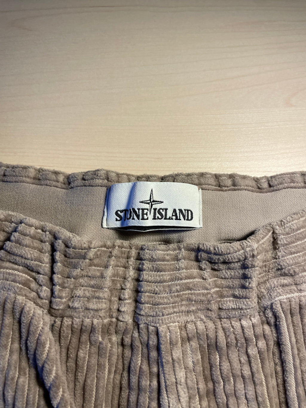 Pantaloni beige in velluto a coste Stone Island