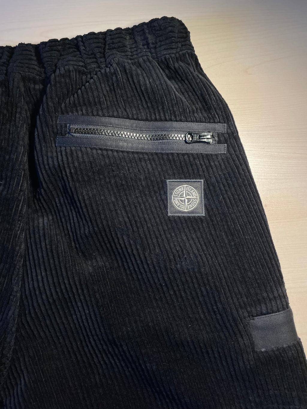 Pantaloni Stone Island neri in velluto