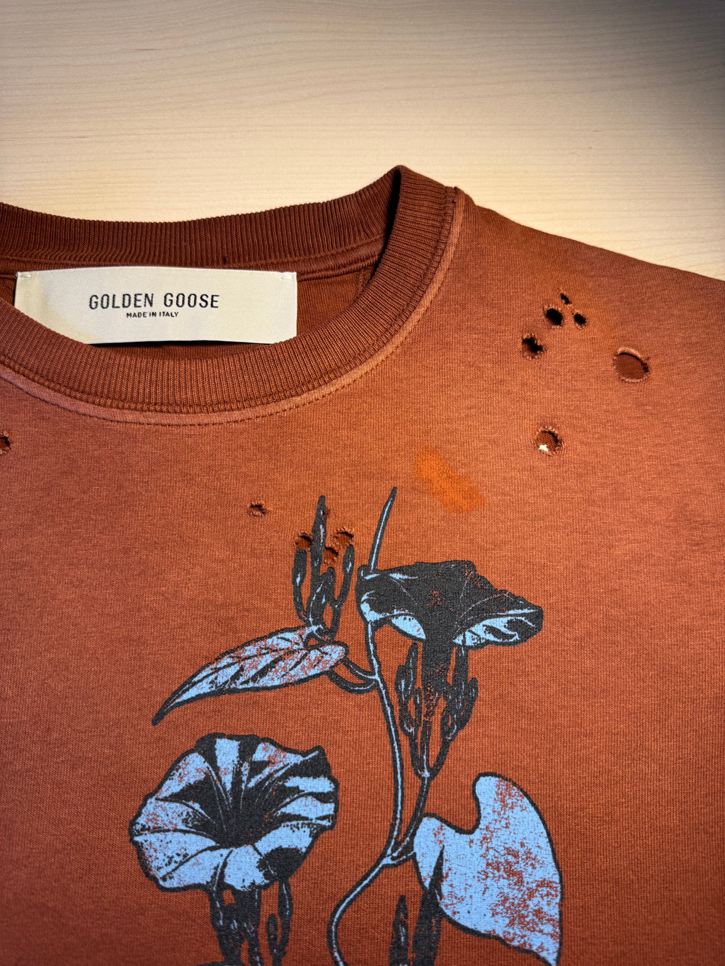 Maglia Golden Goose bordeaux scritta "Golden" azzurra
