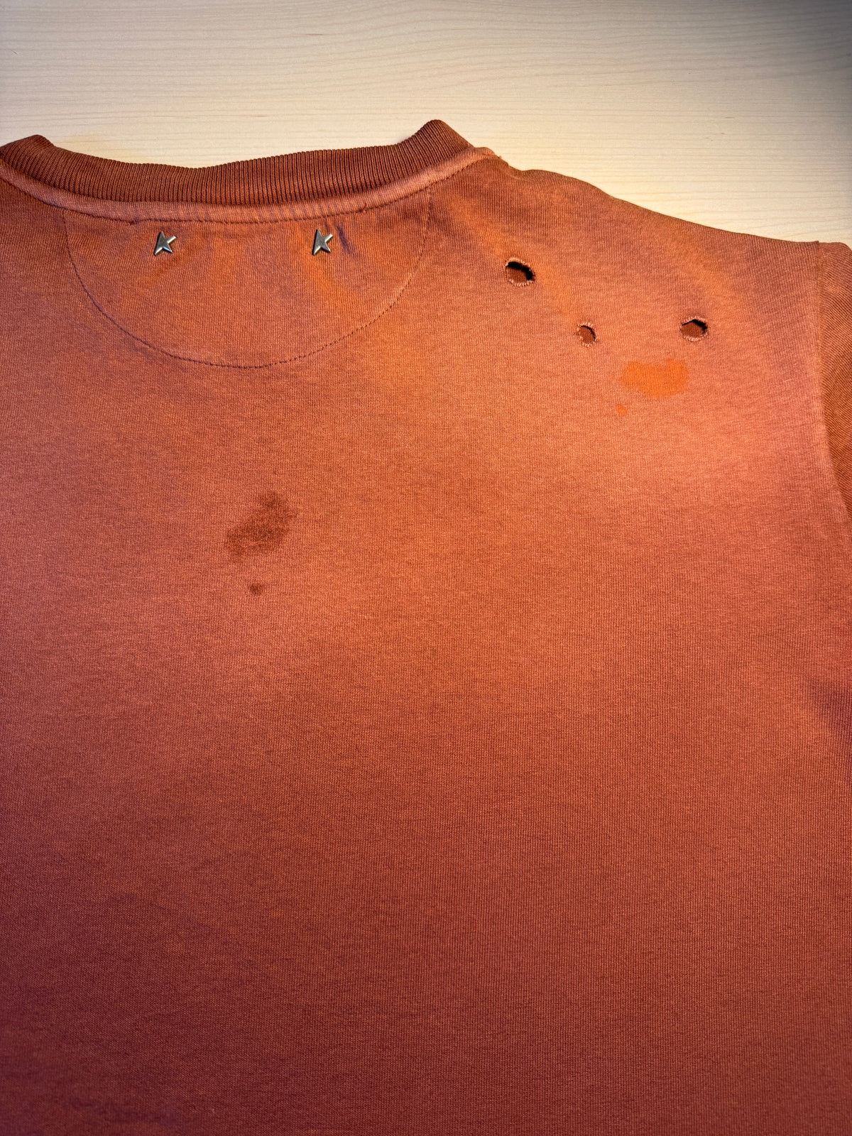 Maglia Golden Goose bordeaux scritta "Golden" azzurra