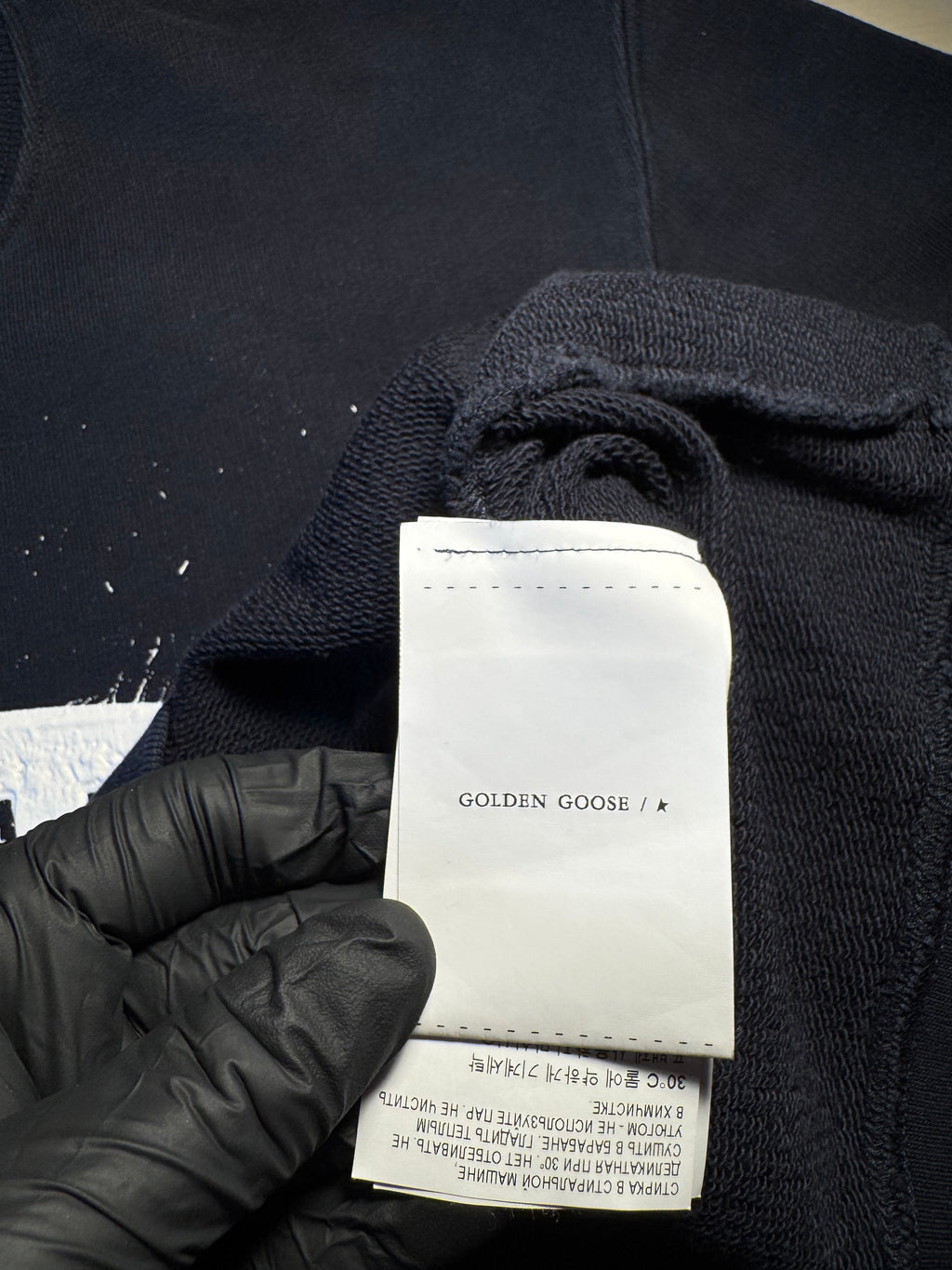 Felpa Golden Goose nera scritta "Golden" con pittura