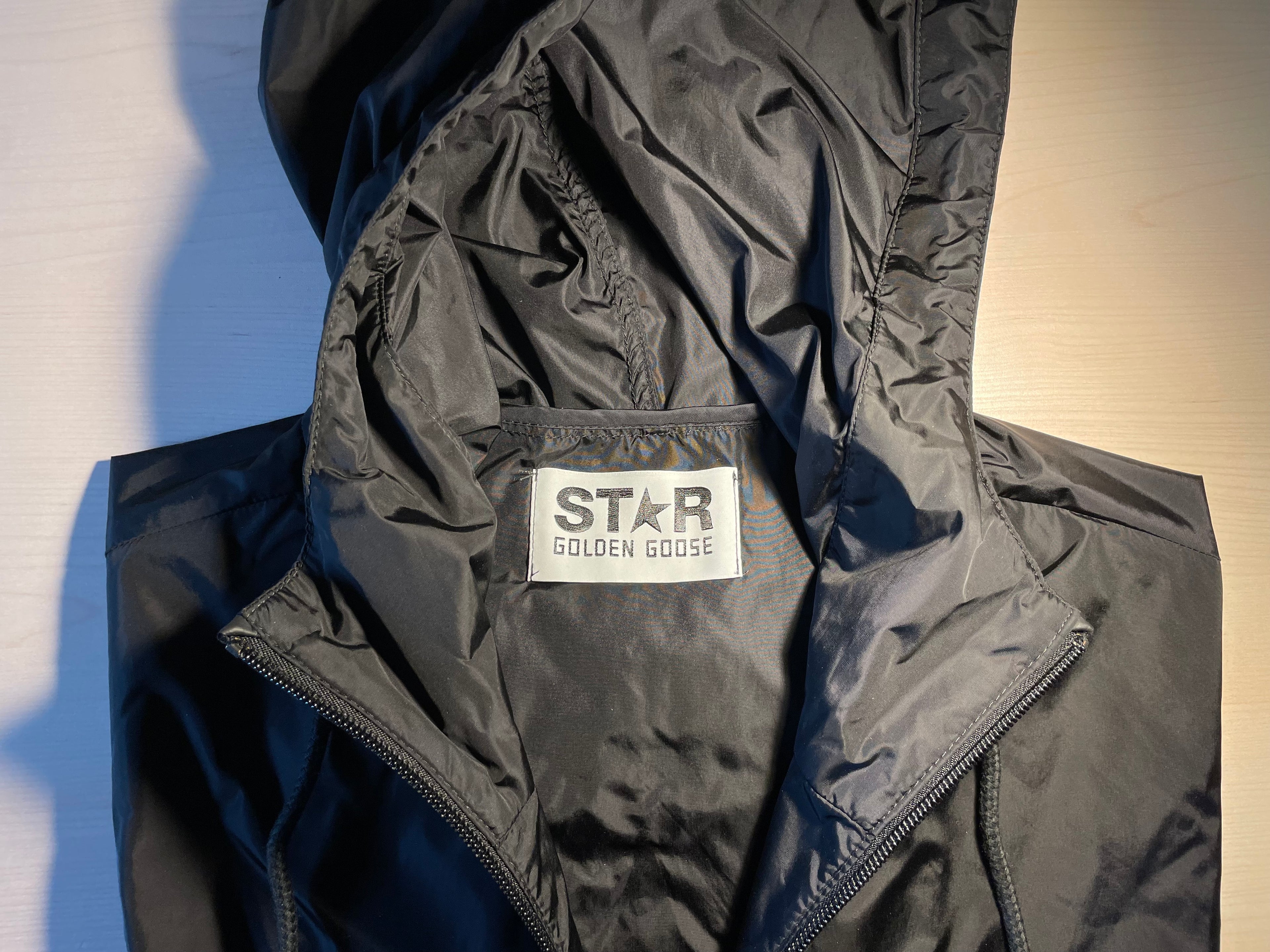 Giacca a vento Golden Goose nera star logo e stella bianchi