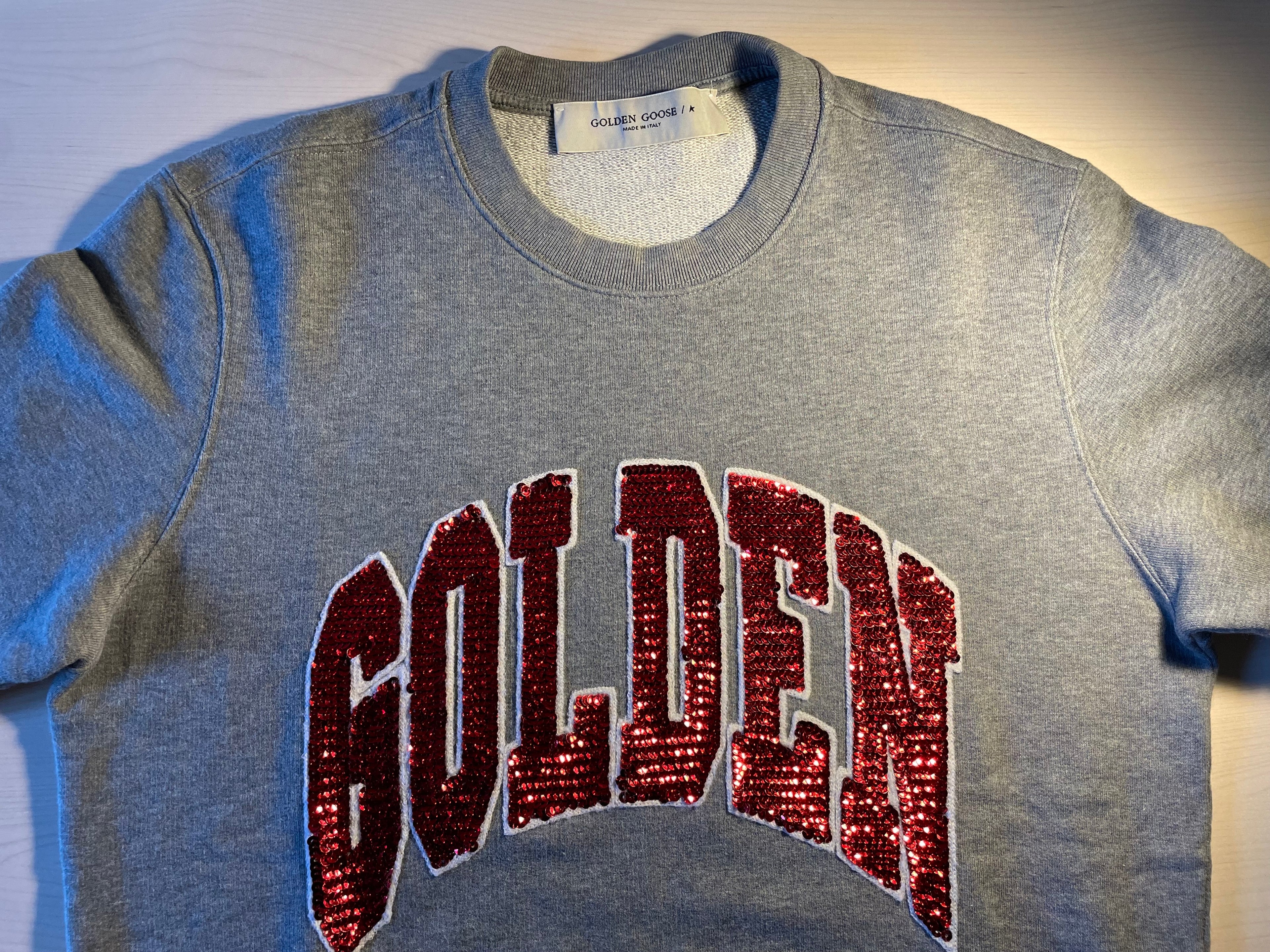 Felpa Golden Goose grigia scritta rossa "Golden”