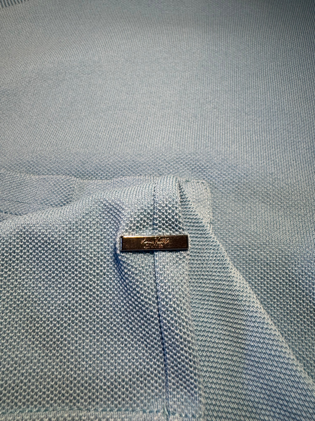 Maglia Louis Vuitton azzurra con taschino Damier