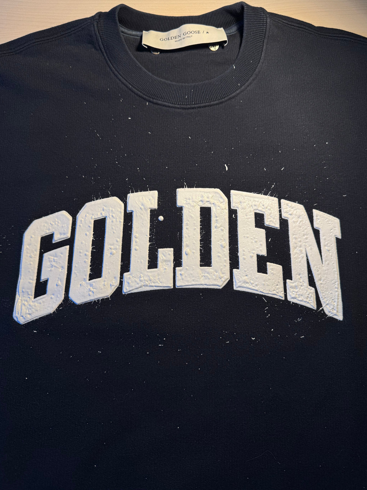 Felpa Golden Goose nera scritta "Golden" con pittura